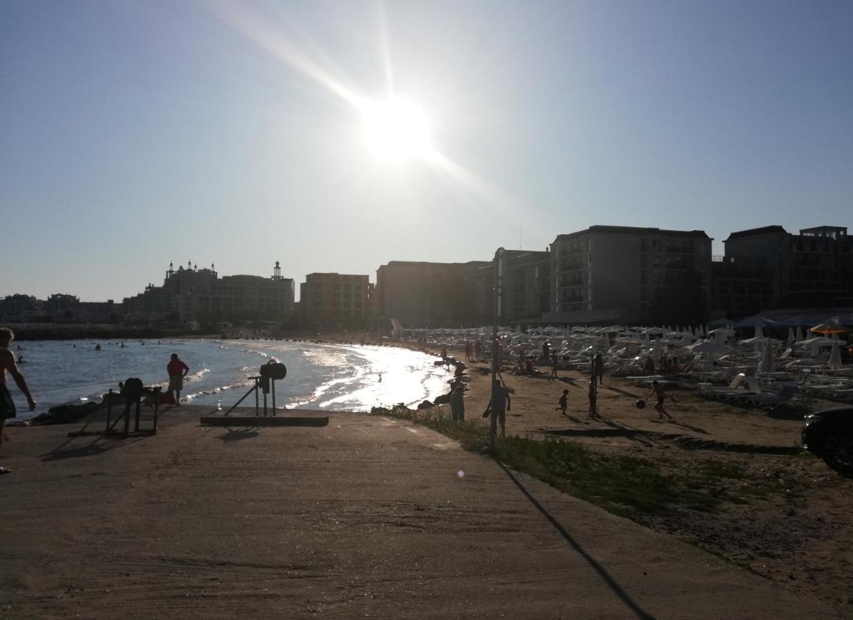Sunny Day Apartment Pomorie Exteriör bild